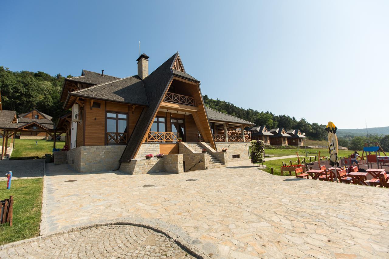 Etno Naselje Vrdnicka Kula Bed and Breakfast Vrdnik Exterior foto