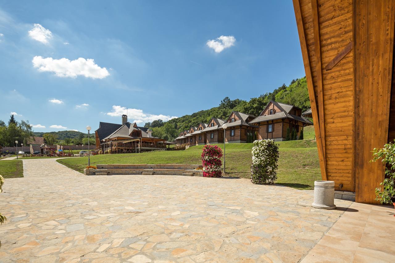 Etno Naselje Vrdnicka Kula Bed and Breakfast Vrdnik Exterior foto