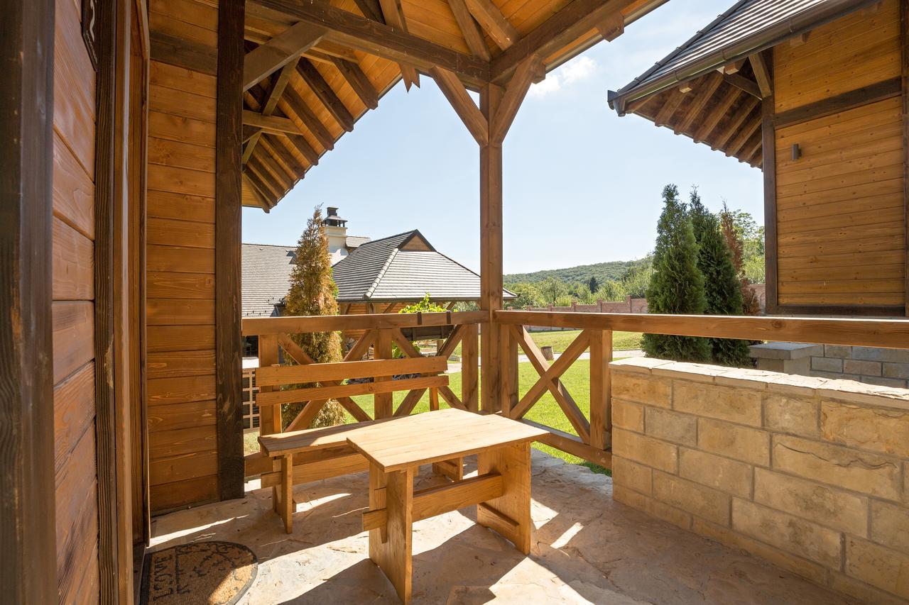 Etno Naselje Vrdnicka Kula Bed and Breakfast Vrdnik Exterior foto