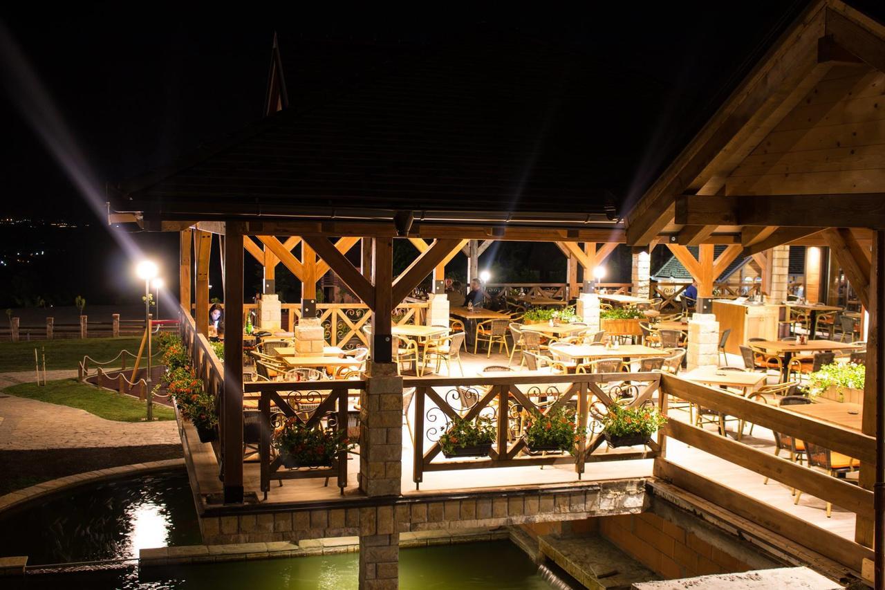 Etno Naselje Vrdnicka Kula Bed and Breakfast Vrdnik Exterior foto