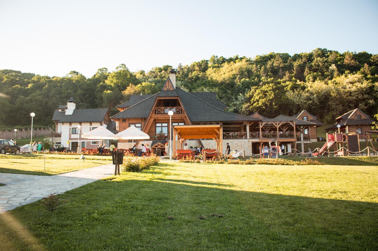 Etno Naselje Vrdnicka Kula Bed and Breakfast Vrdnik Exterior foto